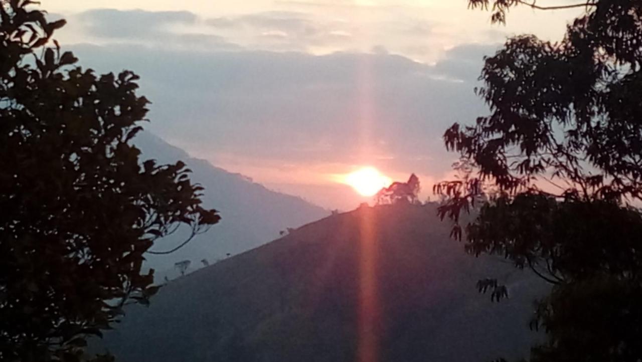 The Bliss Homestay Ella Esterno foto